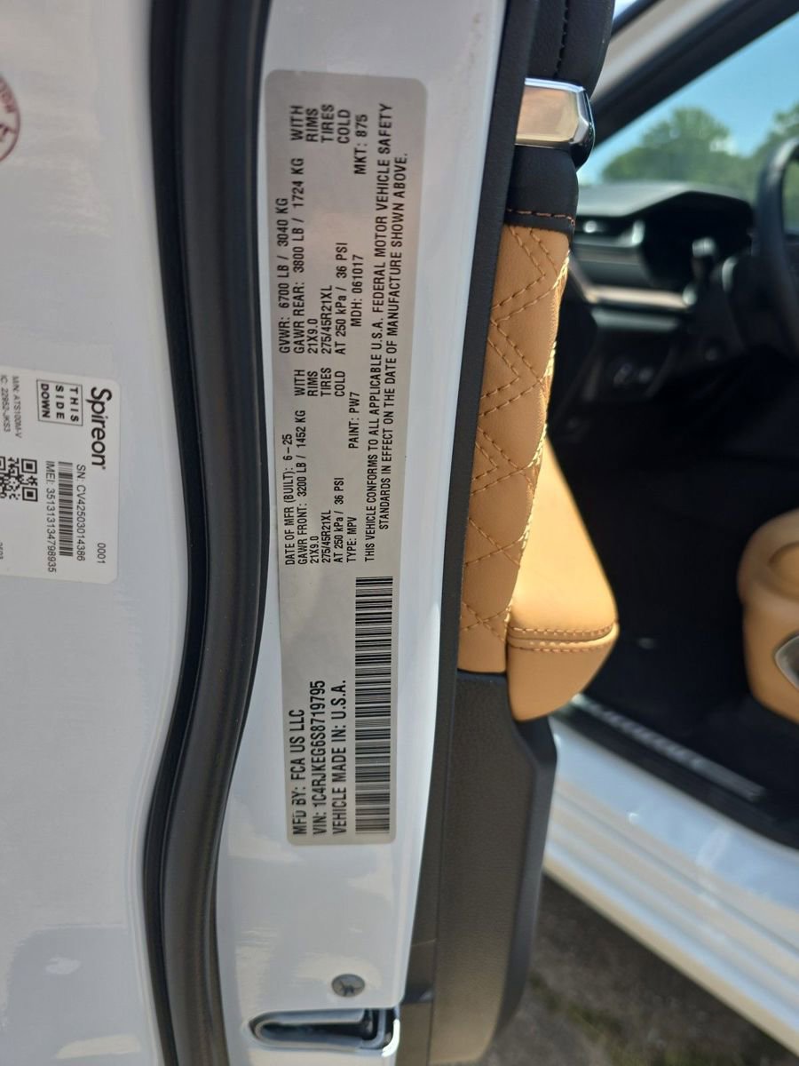 New 2025 Jeep Grand Cherokee L Summit w/ Obsidian Package image 38