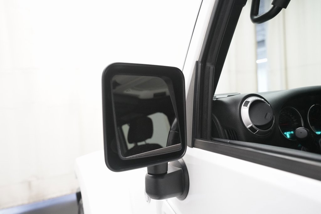 Used 2015 Jeep Wrangler Unlimited Sahara w/ Connectivity Group image 23