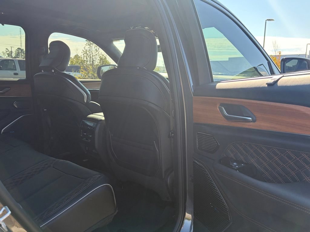 Used 2022 Jeep Grand Cherokee Summit AWD/4WD image 45