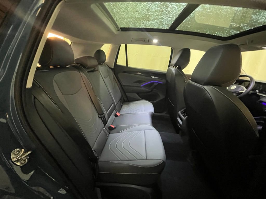Certified 2025 Volkswagen Tiguan SE w/ Panoramic Sunroof Package AWD/4WD image 27