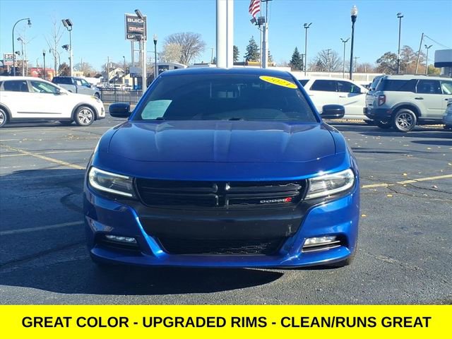 Used 2021 Dodge Charger SXT w/ Blacktop Package image 2