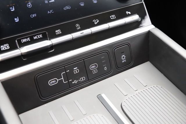 Certified 2025 Hyundai Santa Fe Limited image 34