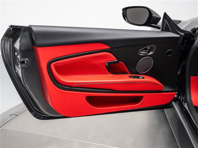 Used 2023 Aston Martin DBS Coupe image 33
