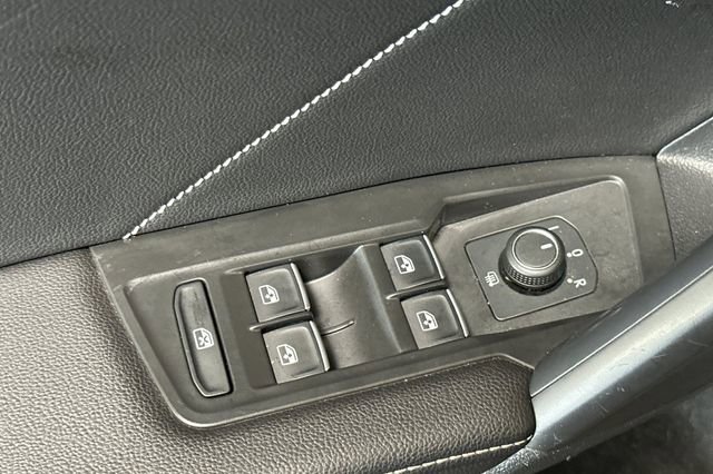 Certified 2022 Volkswagen Tiguan SE R-Line FWD image 14