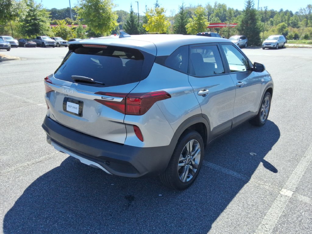 Used 2022 Kia Seltos LX AWD/4WD image 5