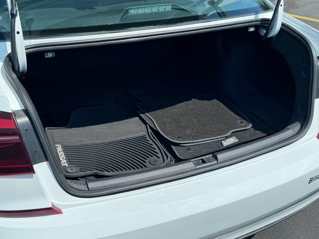 Used 2019 Volkswagen Passat 2.0T Wolfsburg FWD image 16