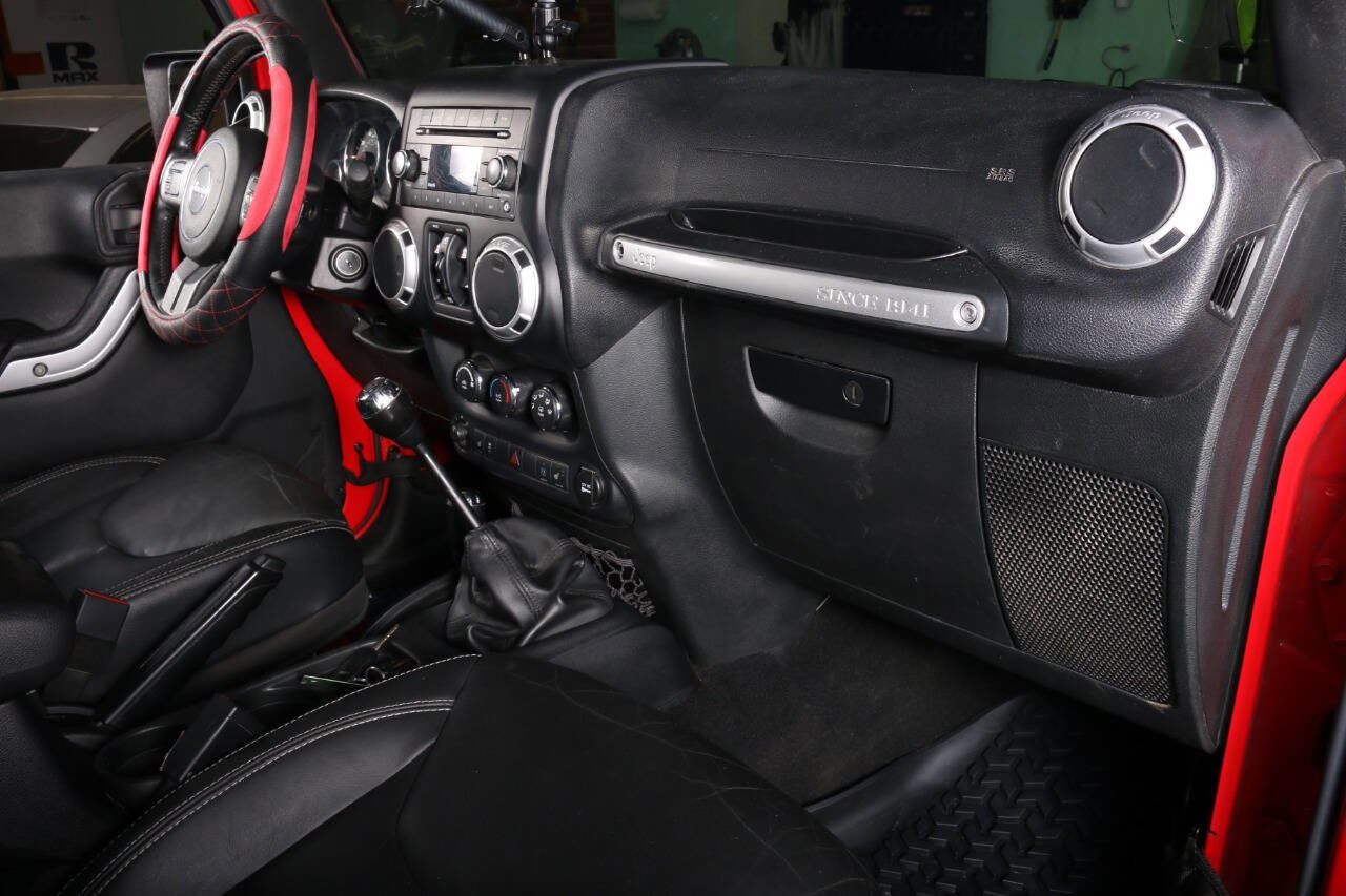 Used 2015 Jeep Wrangler Unlimited Sahara AWD/4WD image 65