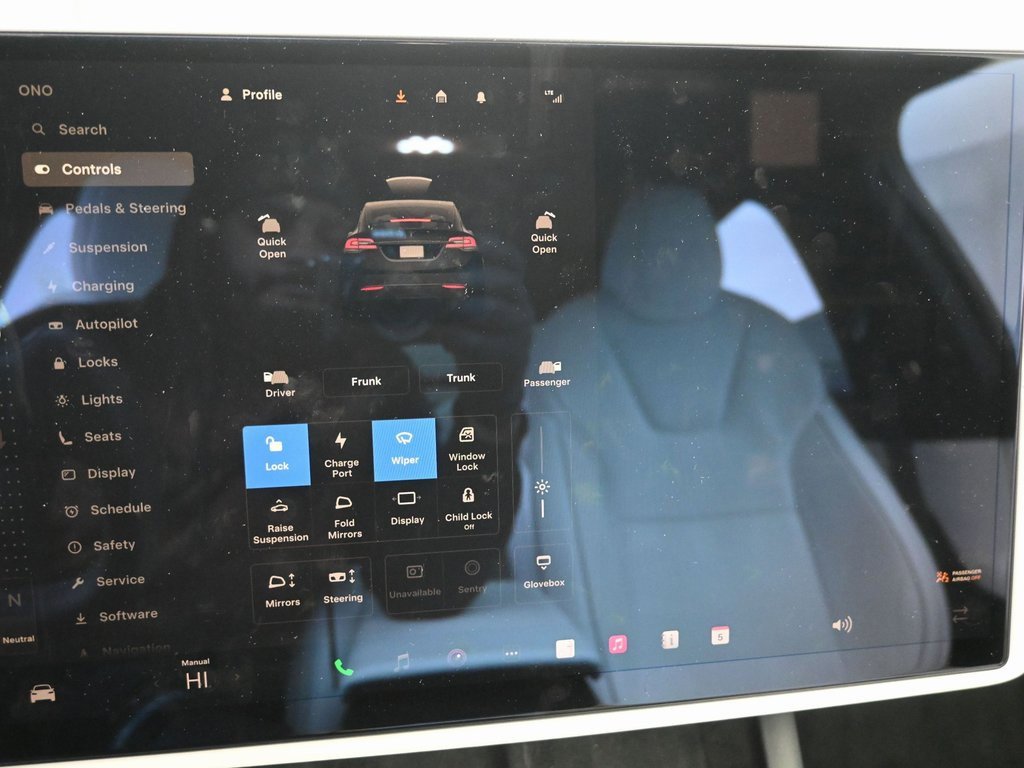 Used 2022 Tesla Model X Plaid image 13