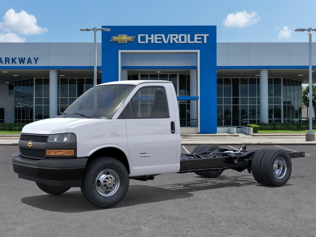 New 2026 Chevrolet Express 4500 w/ School Bus Package RWD image 2
