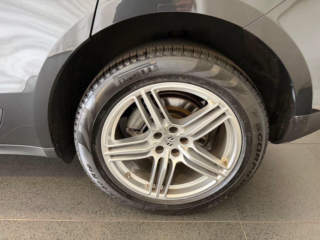 Certified 2021 Porsche Macan S AWD/4WD image 11