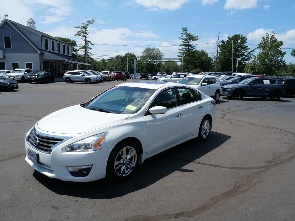 Used 2015 Nissan Altima 2.5 SV FWD image 1