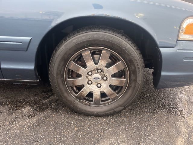 Used 2008 Ford Crown Victoria LX image 2