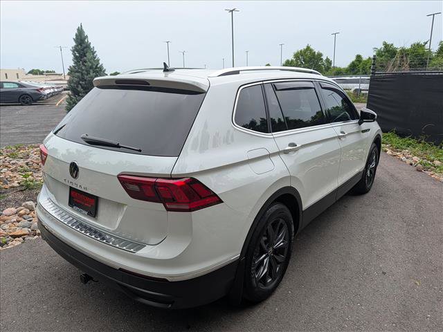 Used 2023 Volkswagen Tiguan SE w/ Panoramic Sunroof Package FWD image 5