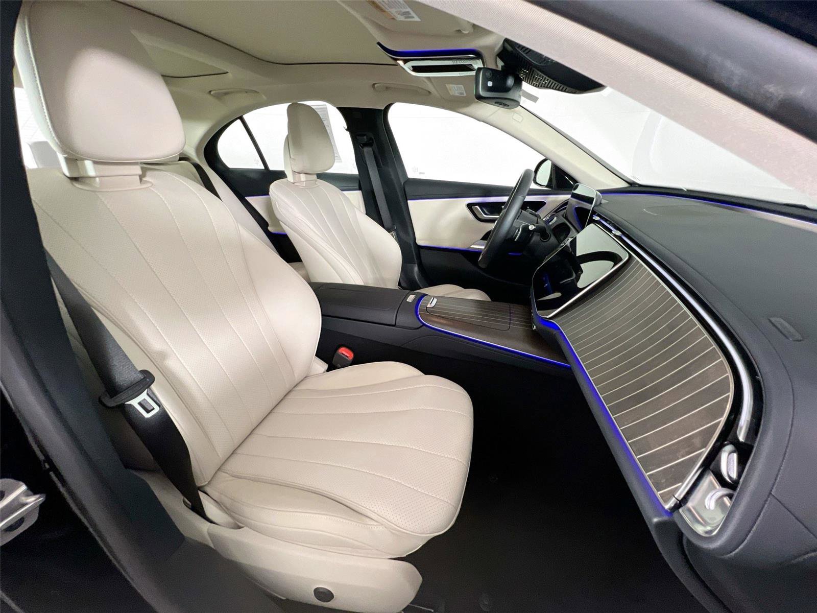 Used 2025 Mercedes-Benz E 350 4MATIC Sedan image 27