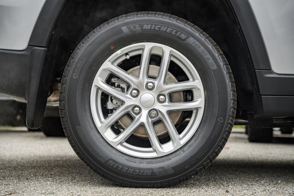 New 2025 Jeep Grand Cherokee Laredo X w/ Luxury Tech Group I image 17