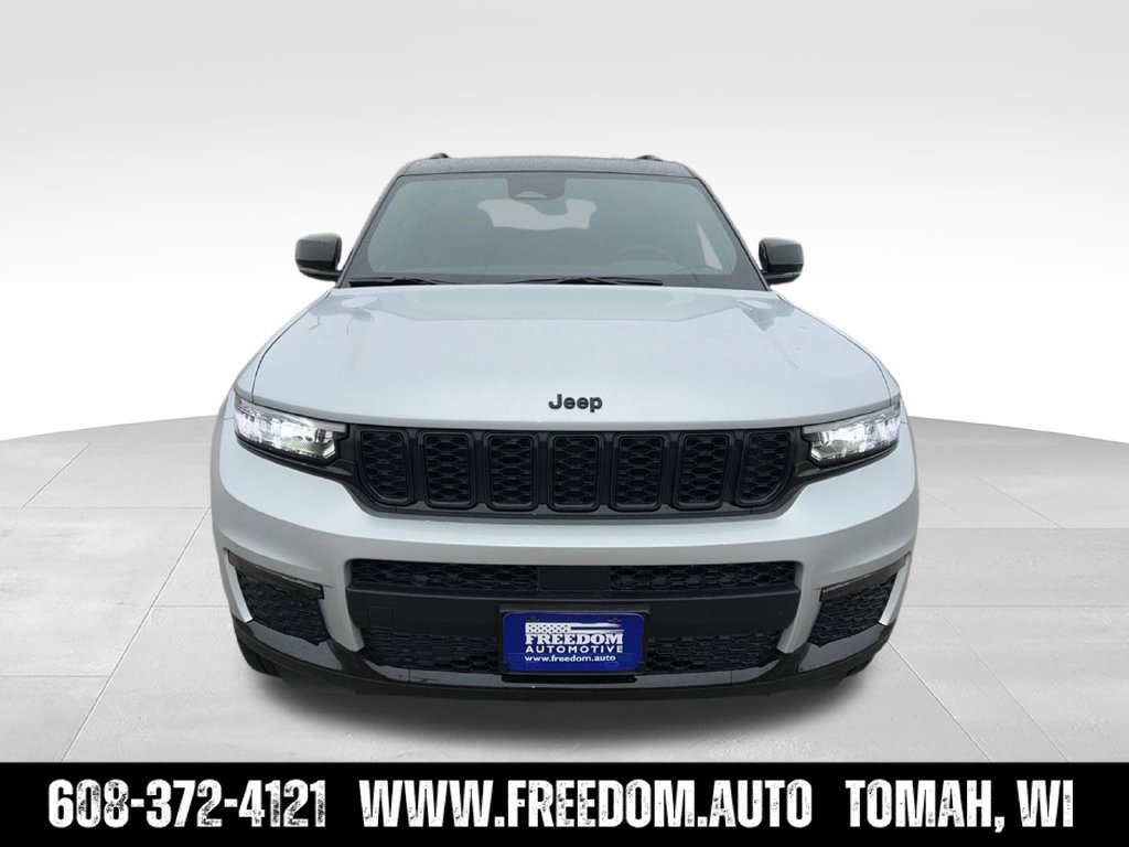 Used 2025 Jeep Grand Cherokee L Limited w/ Trailer Tow Package AWD/4WD image 12