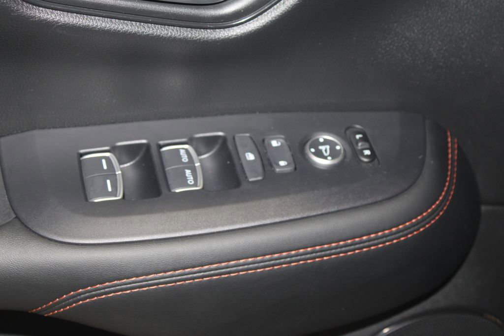 Used 2025 Honda HR-V Sport image 9