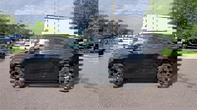 Used 2025 Land Rover Range Rover Velar Dynamic SE image 38