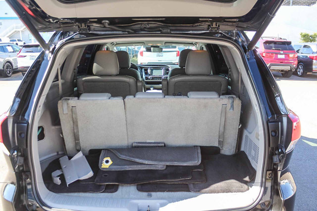 Used 2018 Toyota Highlander XLE w/ Carpet Mat Package (TMS) FWD image 33