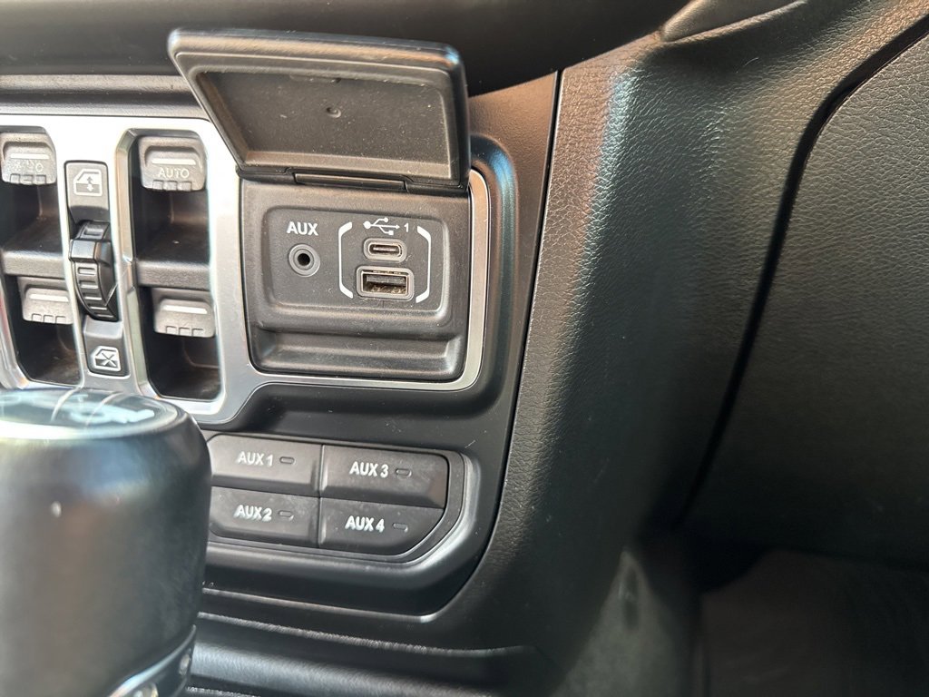 Used 2018 Jeep Wrangler Unlimited Sahara w/ Quick Order Package 24M Moab image 43