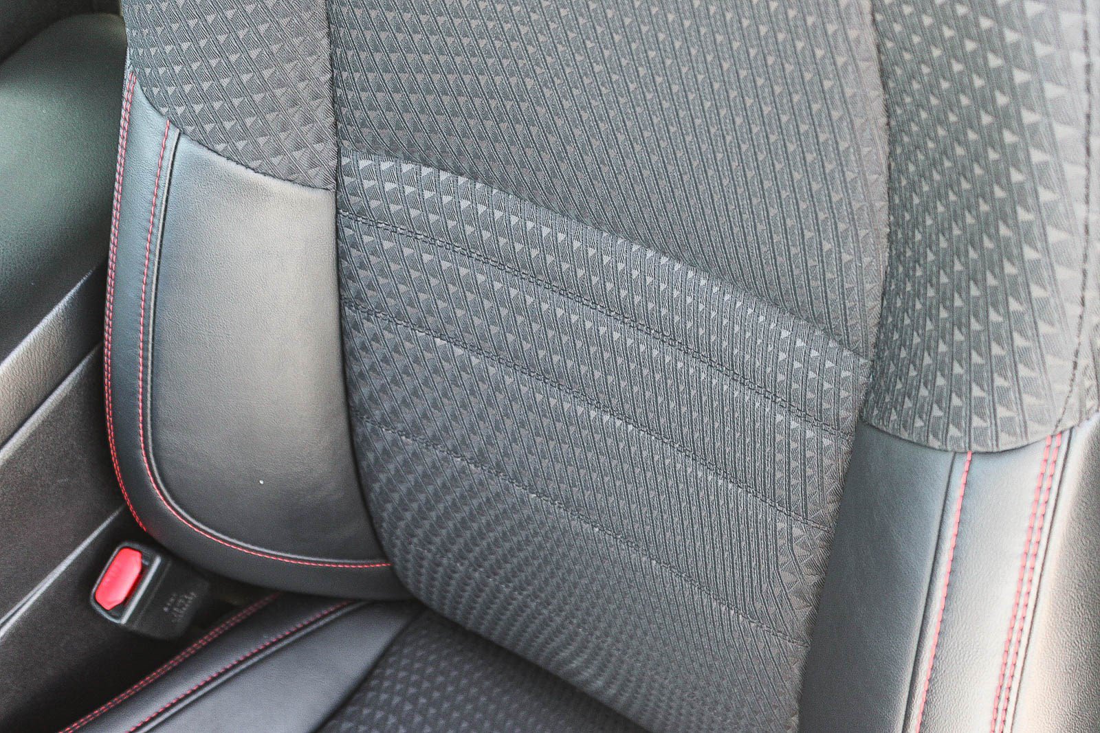 Used 2015 Toyota Camry SE FWD image 23