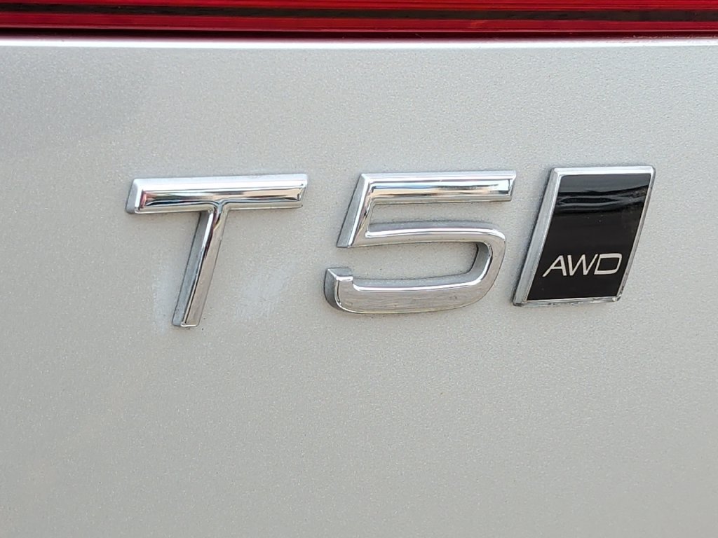 Used 2019 Volvo XC60 T5 Momentum w/ Premium Package AWD/4WD image 44