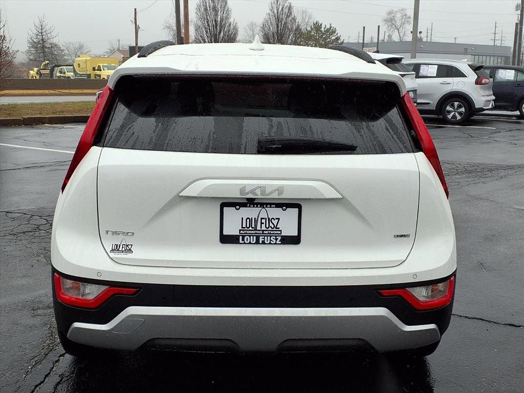 Used 2024 Kia Niro EX image 21