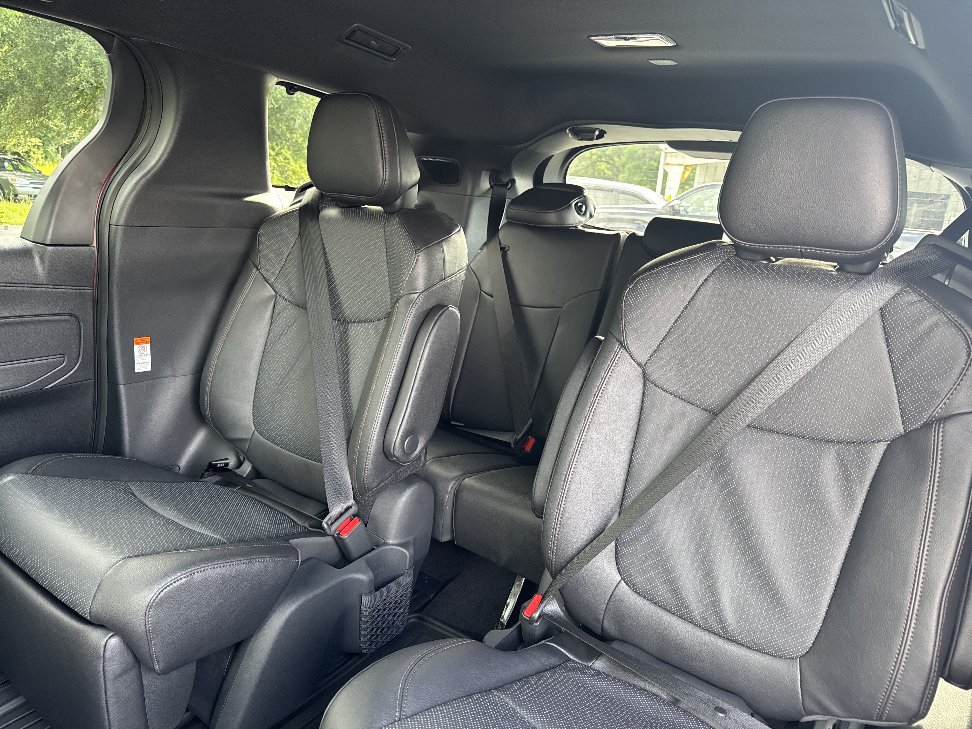 New 2025 Toyota Sienna Platinum FWD image 27