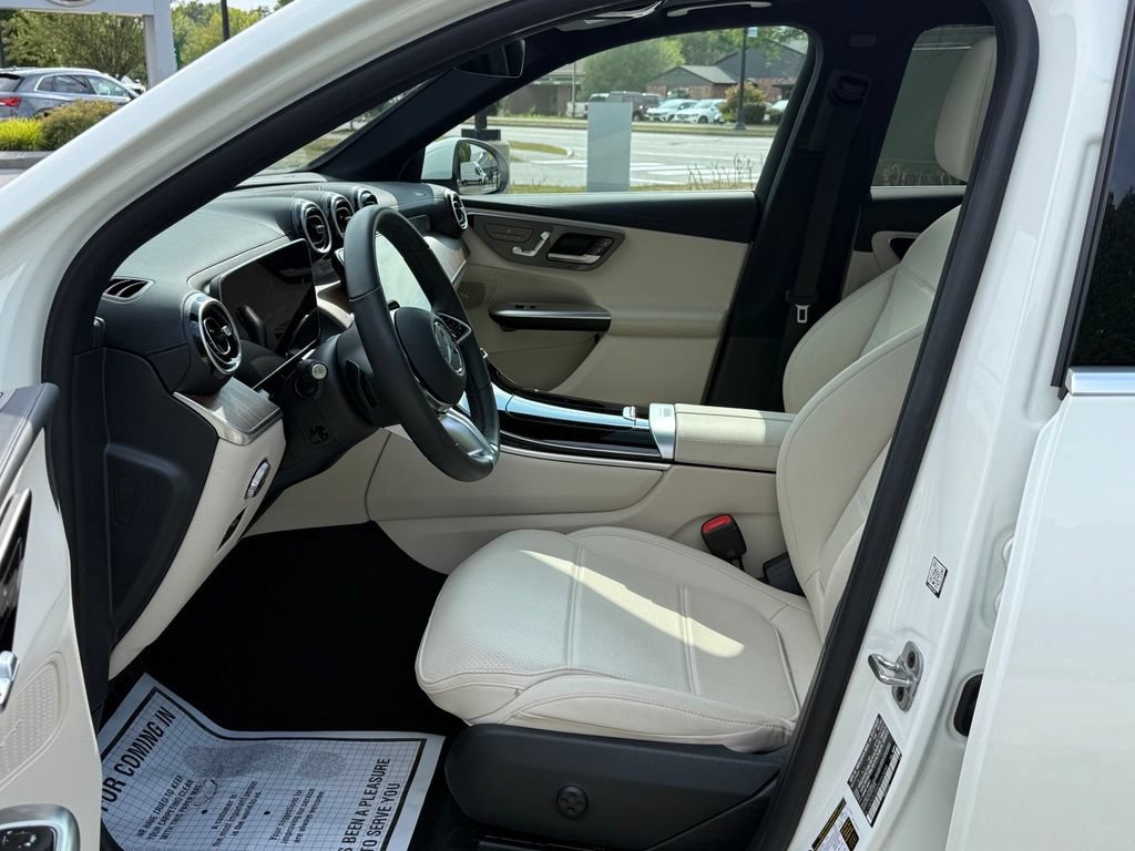 Used 2025 Mercedes-Benz GLC 350e 4MATIC image 31