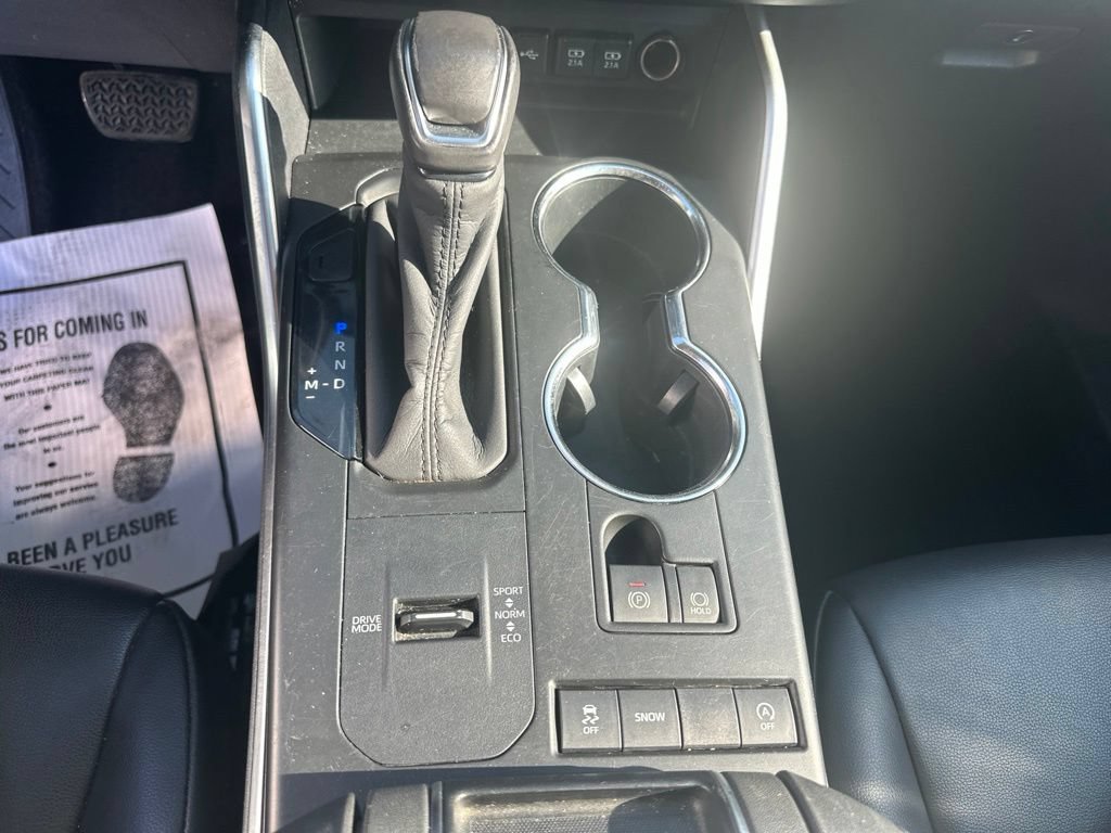 Used 2020 Toyota Highlander XLE FWD image 18