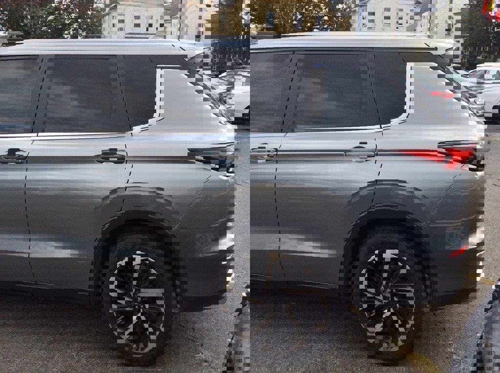 Used 2023 Mitsubishi Outlander SE image 14