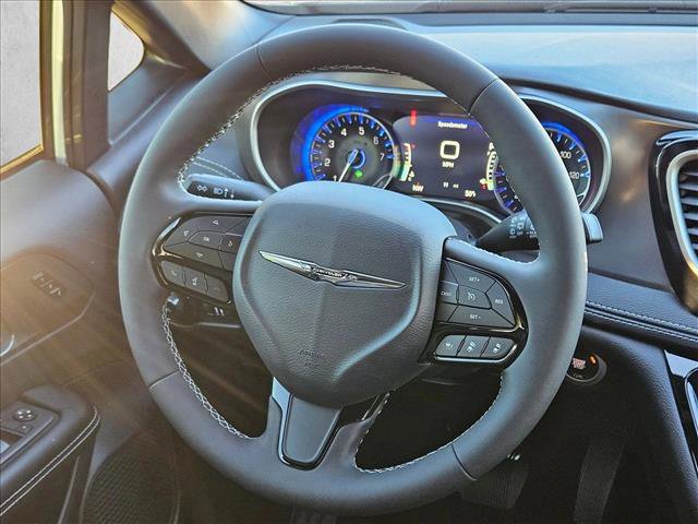New 2026 Chrysler Pacifica Select image 11