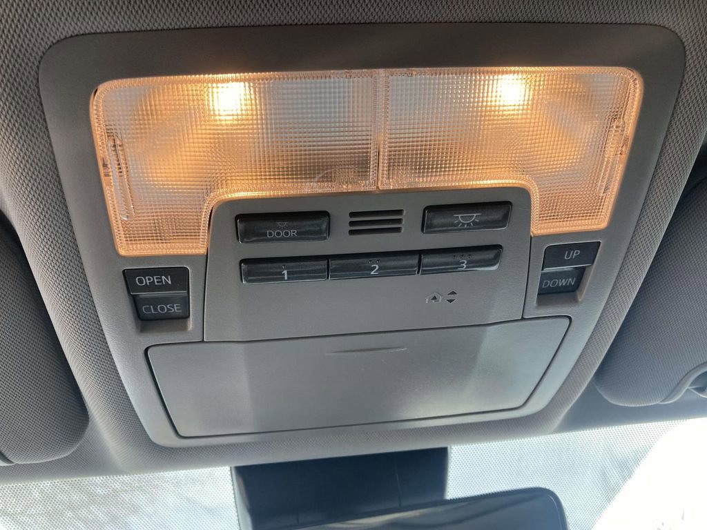 Used 2017 Toyota Highlander XLE image 19