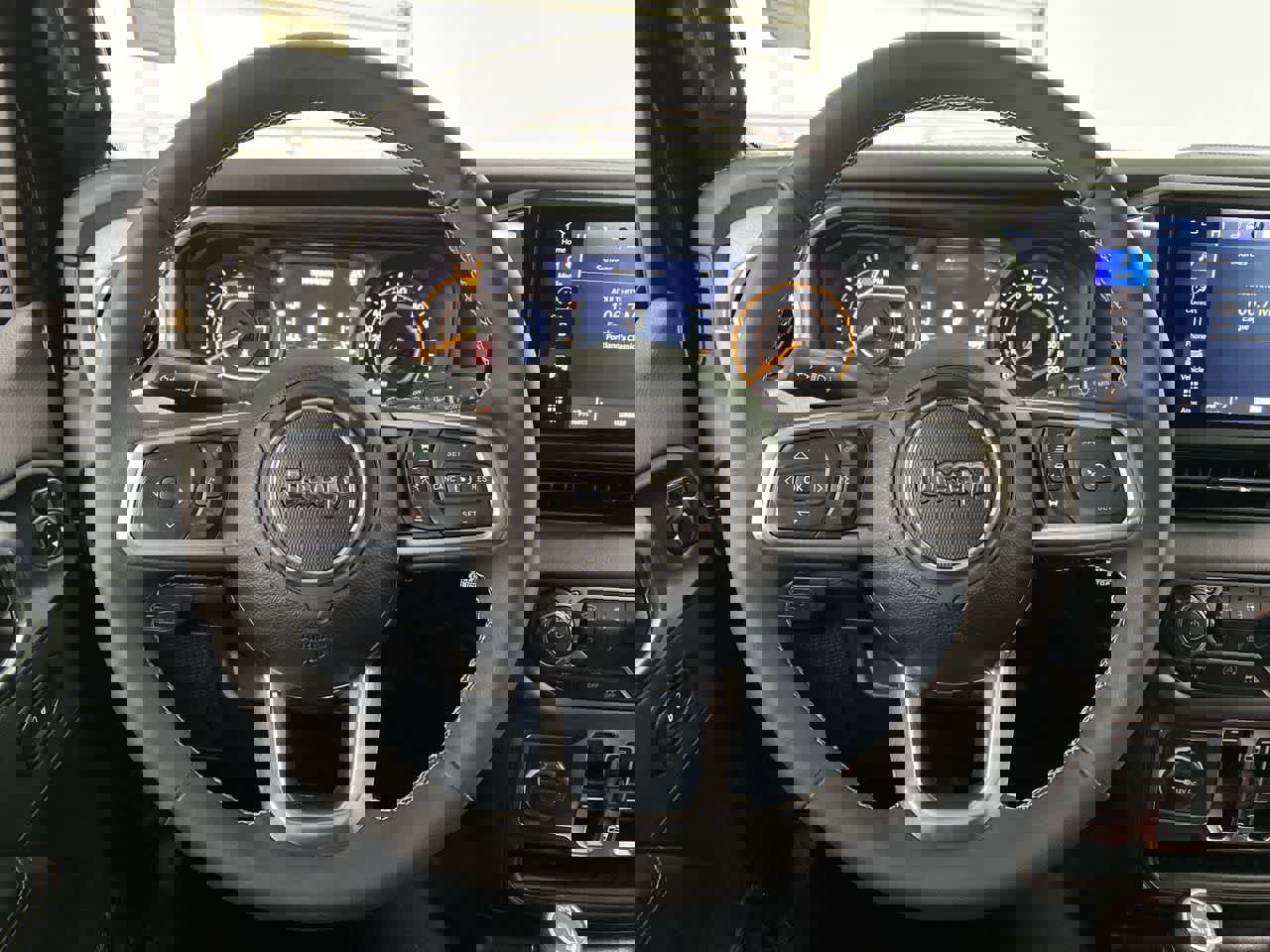 Used 2025 Jeep Wrangler Sahara image 19