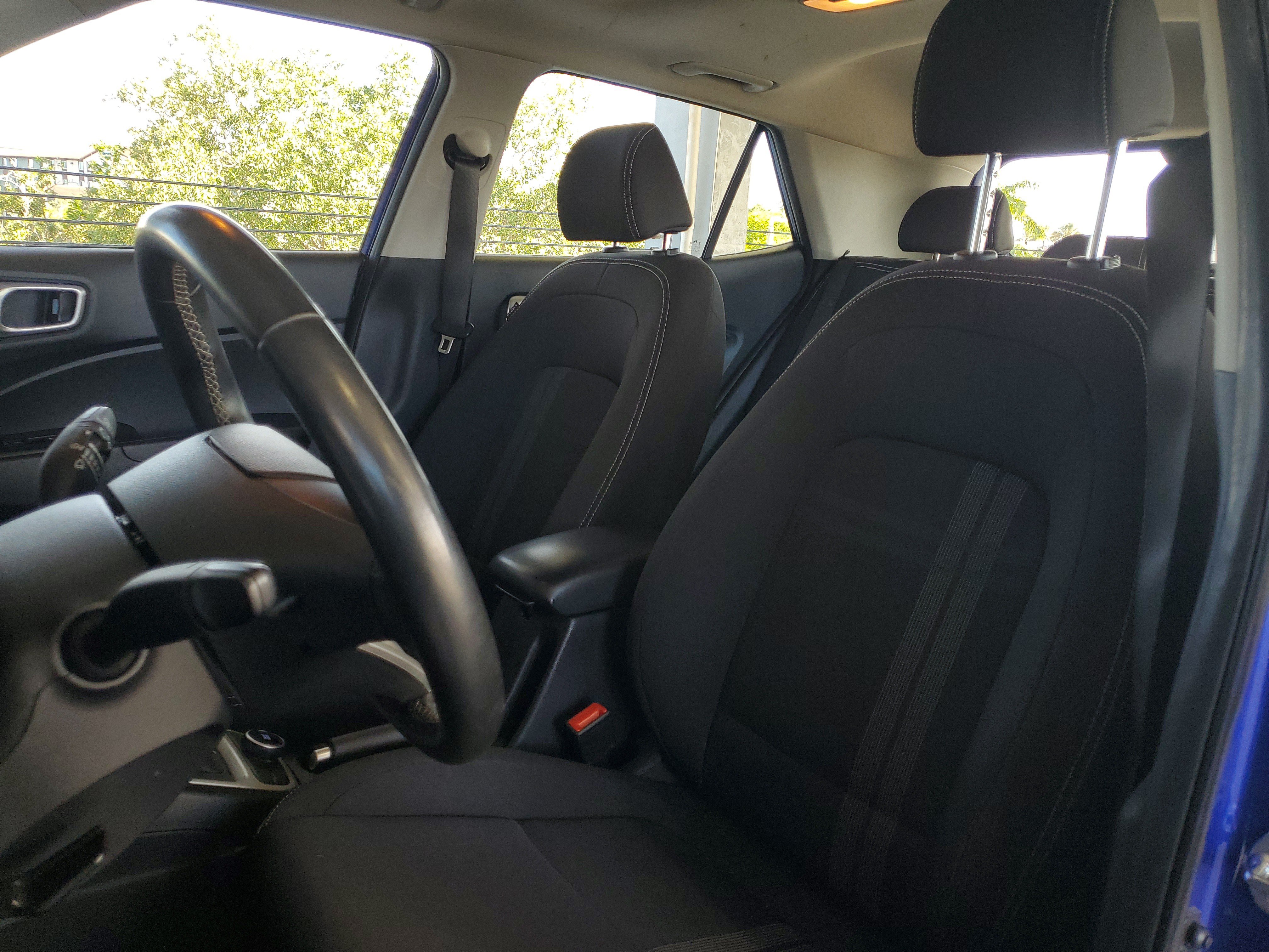 Used 2024 Hyundai Venue SEL FWD image 15