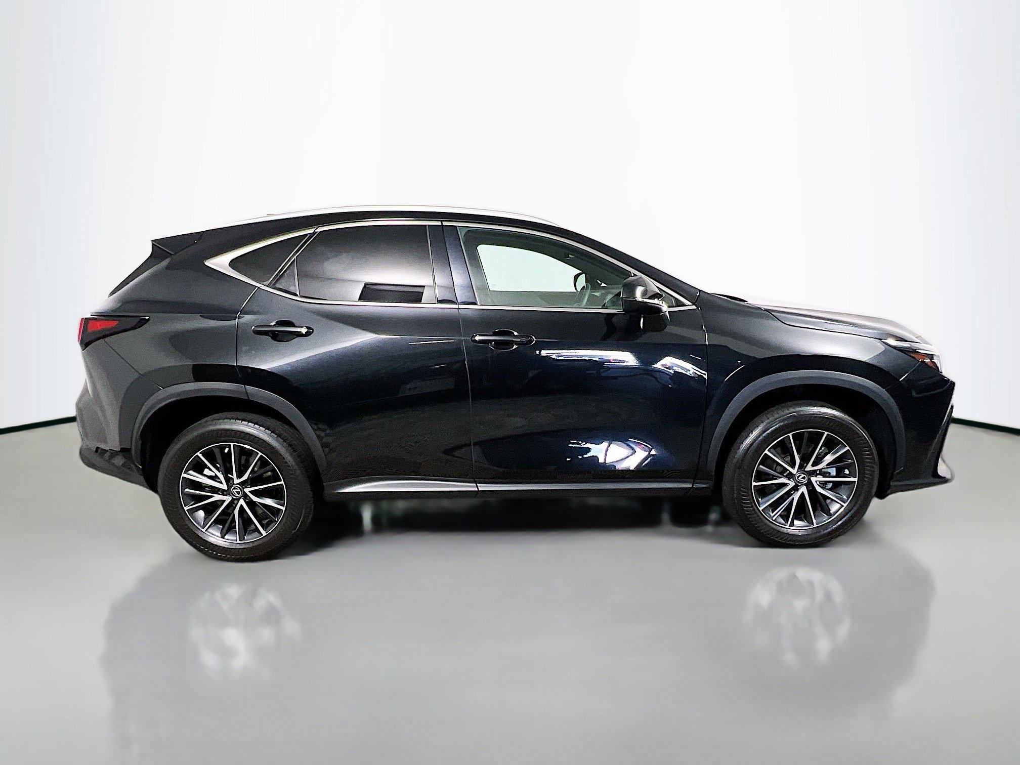 Used 2023 Lexus NX 250 FWD w/ Towing Package (2000 Lbs) image 3