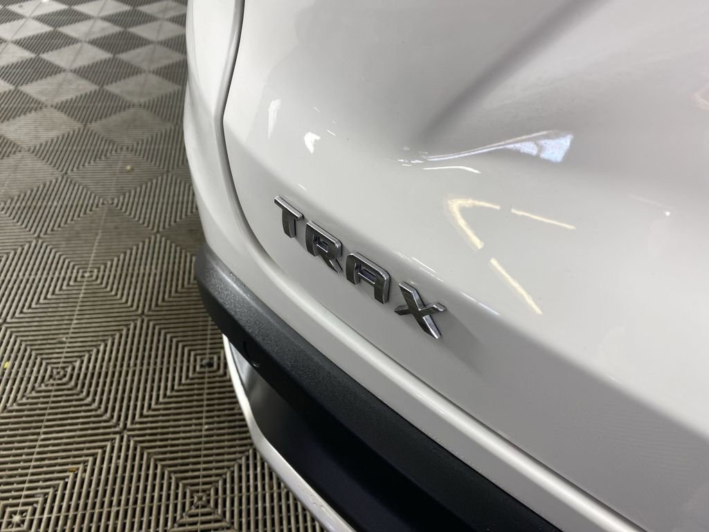 Certified 2025 Chevrolet Trax LT w/ Driver Confidence Package image 32