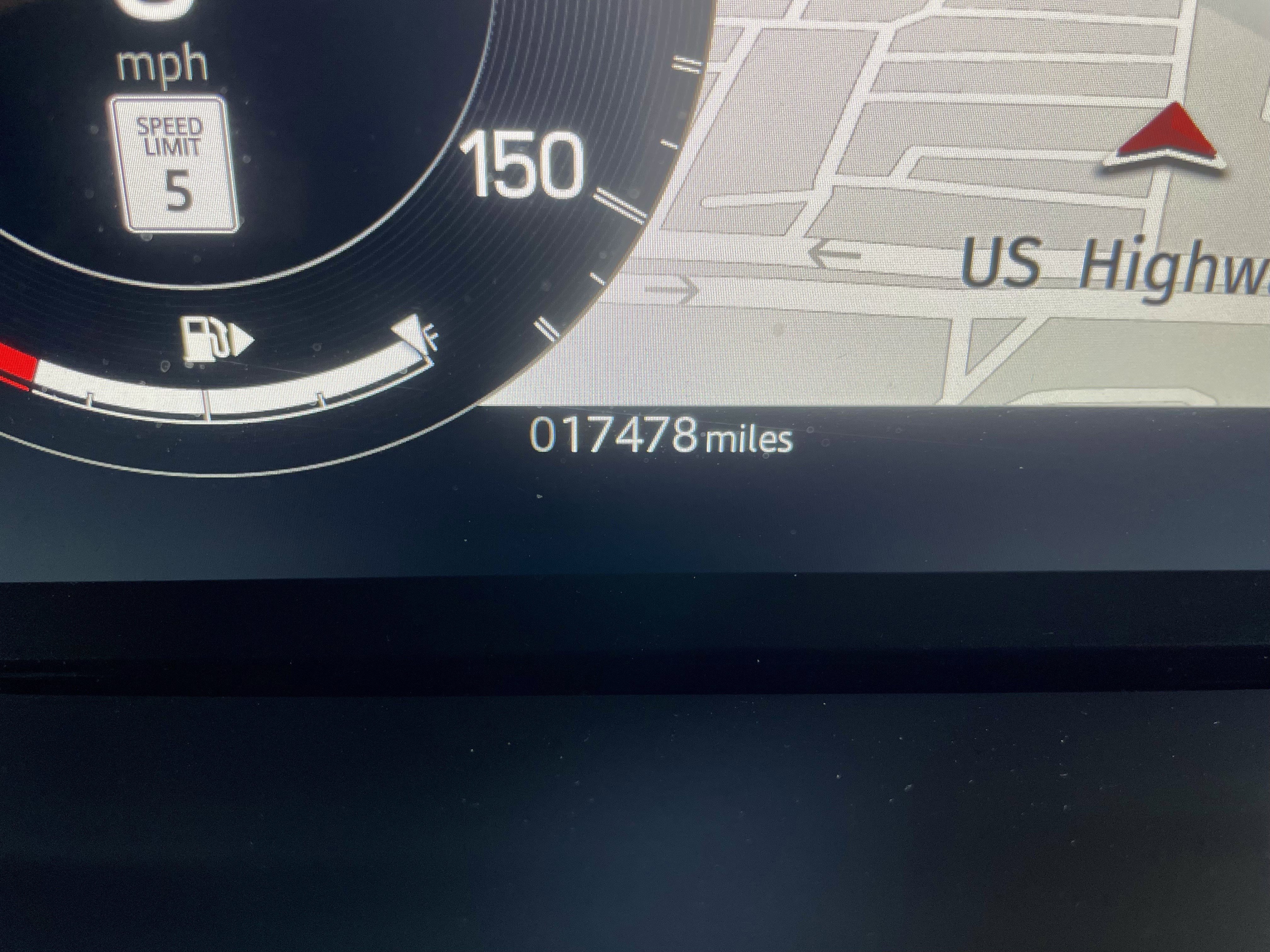 Certified 2024 Land Rover Discovery Dynamic SE image 25