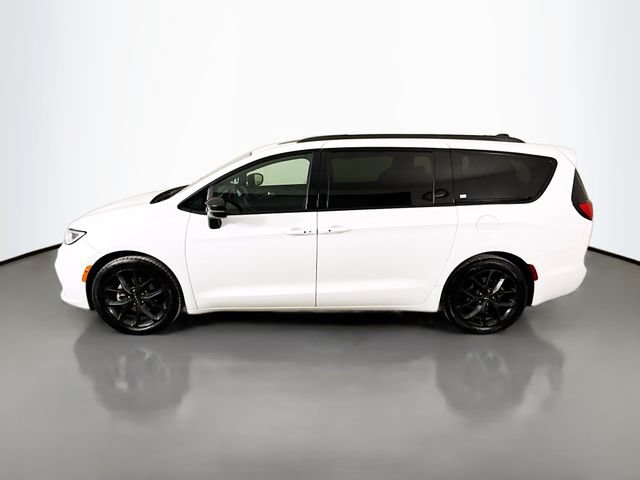 Used 2025 Chrysler Pacifica Limited FWD image 4