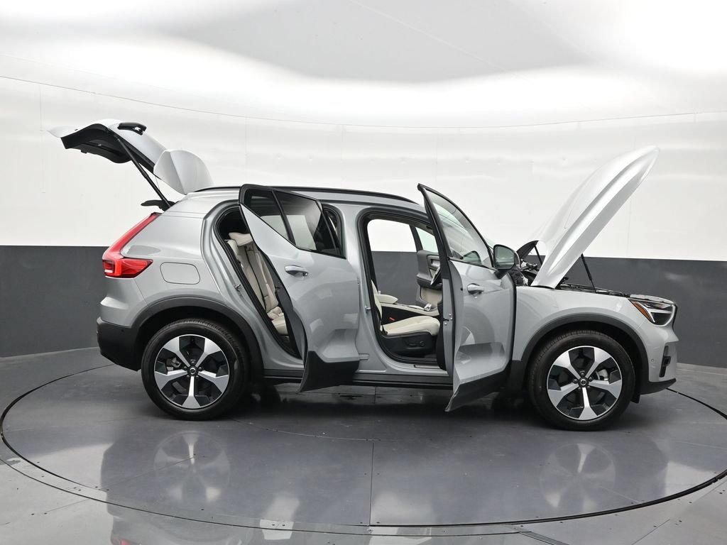 New 2026 Volvo XC40 B5 Plus w/ Protection Package Premier AWD/4WD image 30
