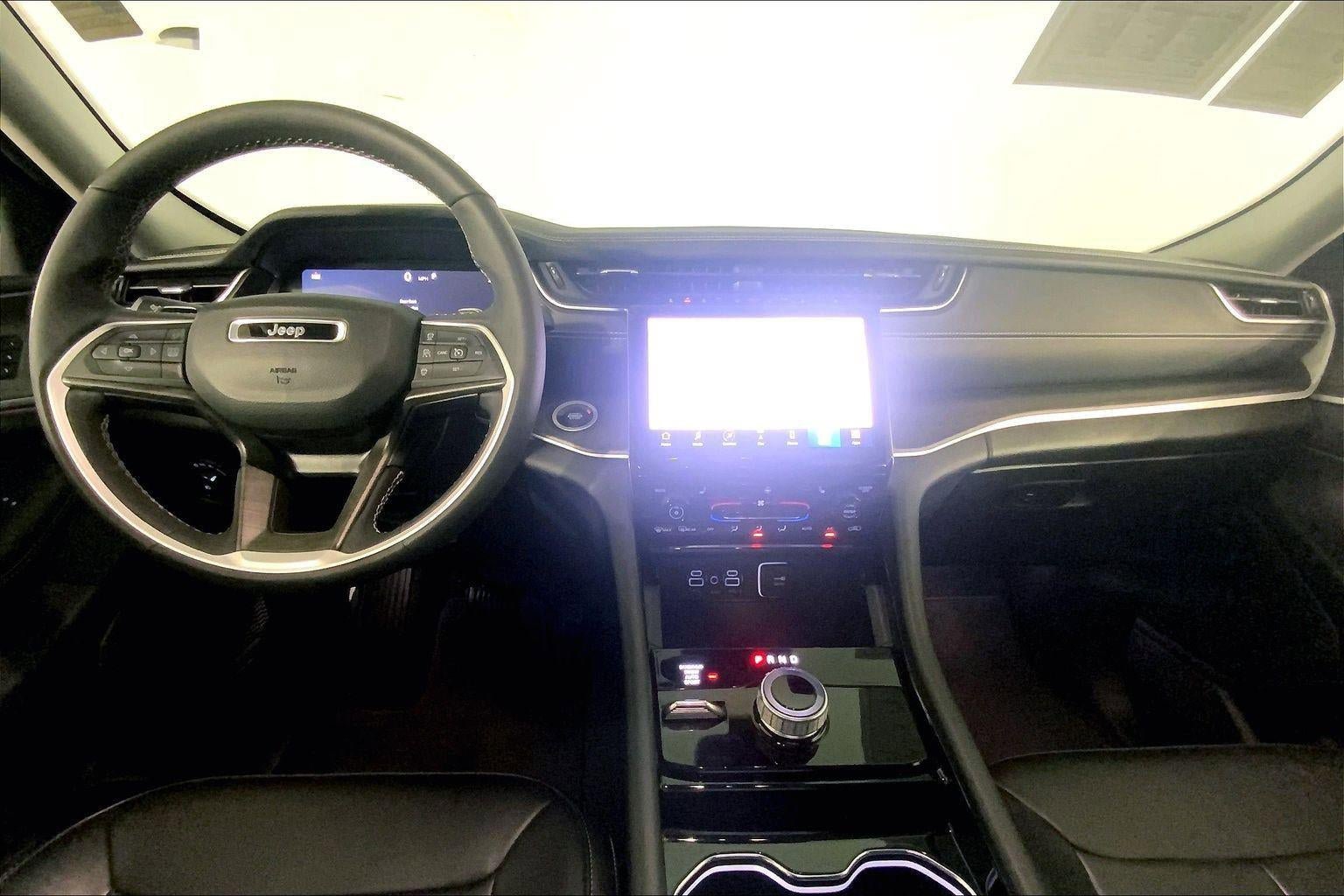 Used 2023 Jeep Grand Cherokee Limited AWD/4WD image 15