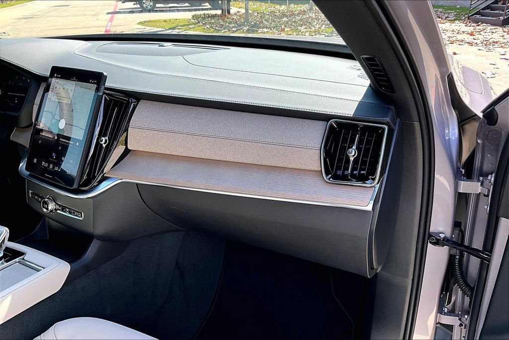 New 2026 Volvo XC90 T8 Core w/ Protection Package Premier image 18