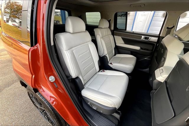 Used 2025 Hyundai Santa Fe Calligraphy image 27