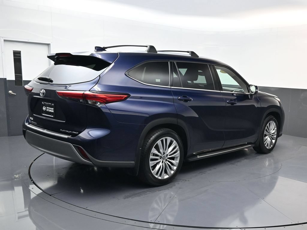 Used 2022 Toyota Highlander Platinum AWD/4WD image 3