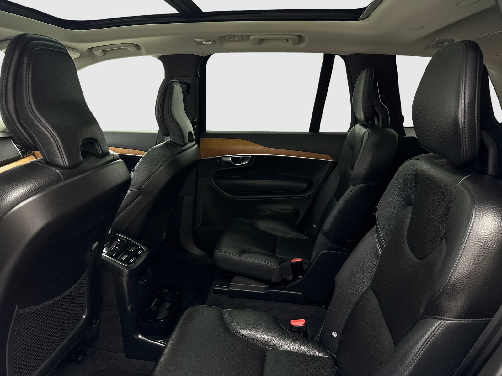 Used 2023 Volvo XC90 T8 Plus AWD/4WD image 38
