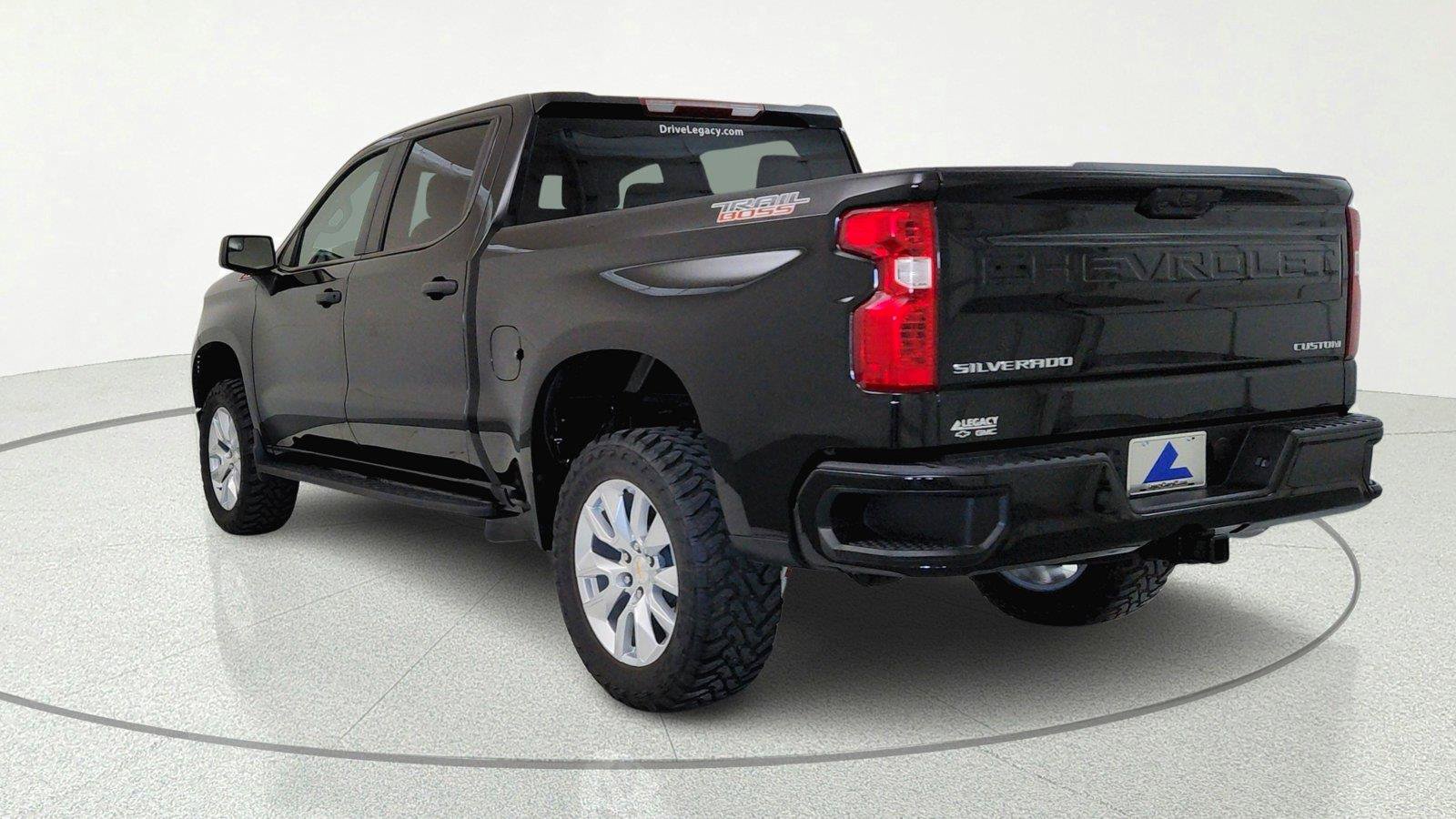 Used 2025 Chevrolet Silverado 1500 Custom Trail Boss AWD/4WD image 3