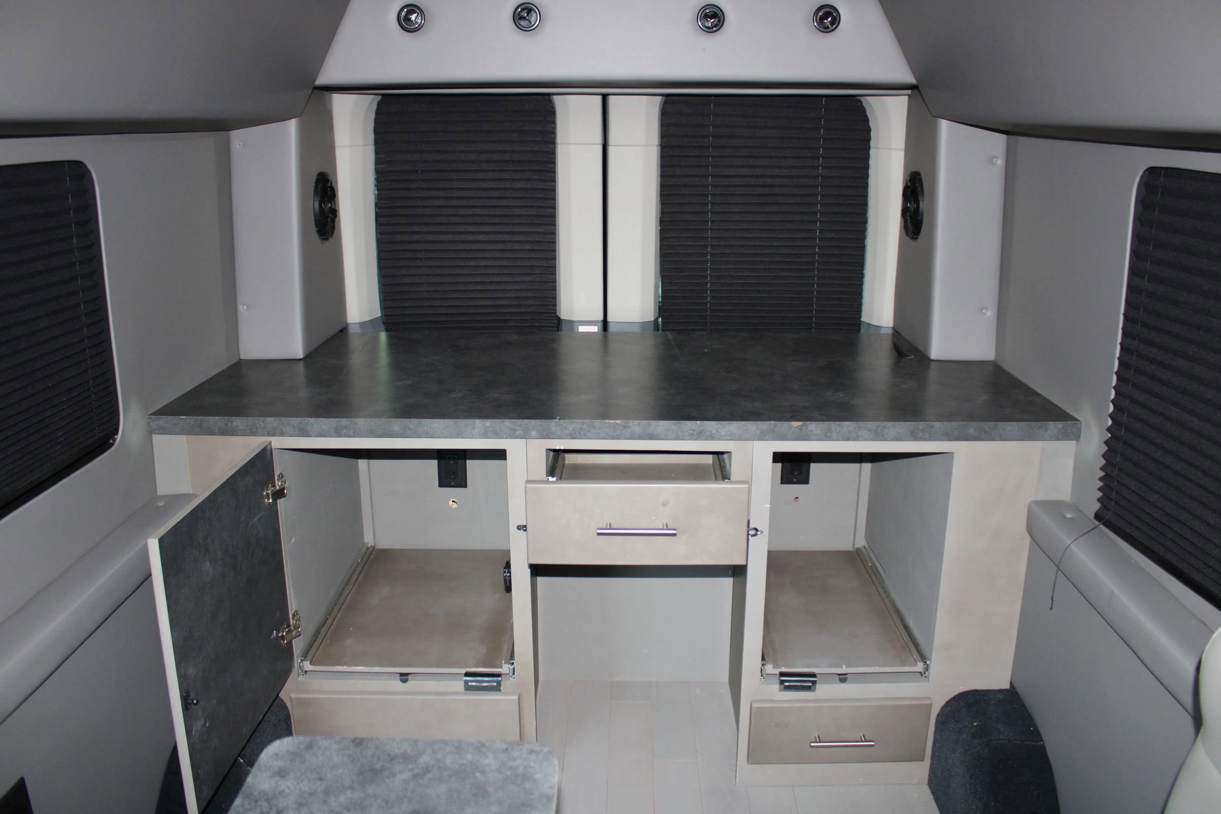 Used 2019 Ford Transit 350 XLT image 25