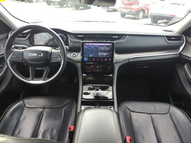 Used 2023 Jeep Grand Cherokee Limited w/ Luxury Tech Group II image 19