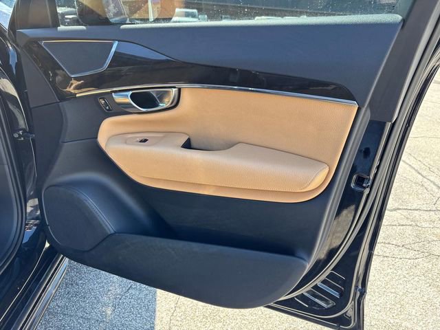 Used 2018 Volvo XC90 T6 Momentum w/ Convenience Package image 16