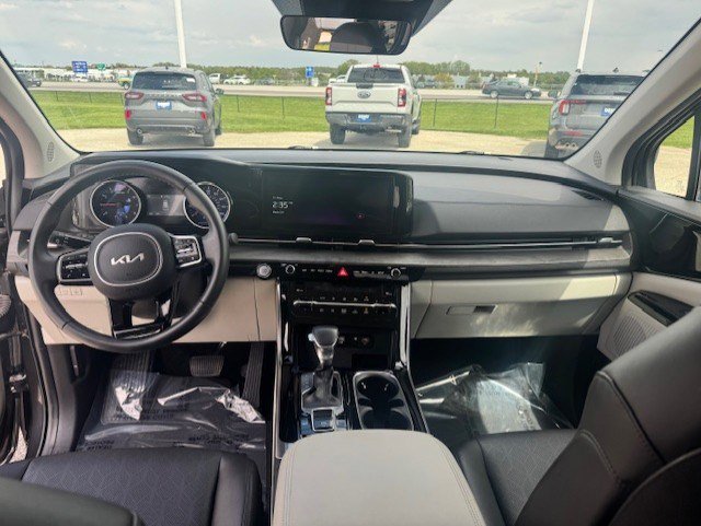 Used 2024 Kia Carnival EX FWD image 27